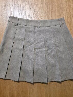 GU Japan Dark Gray Pleated Mini Tennis Skort Women's Size Medium (Japan Size)